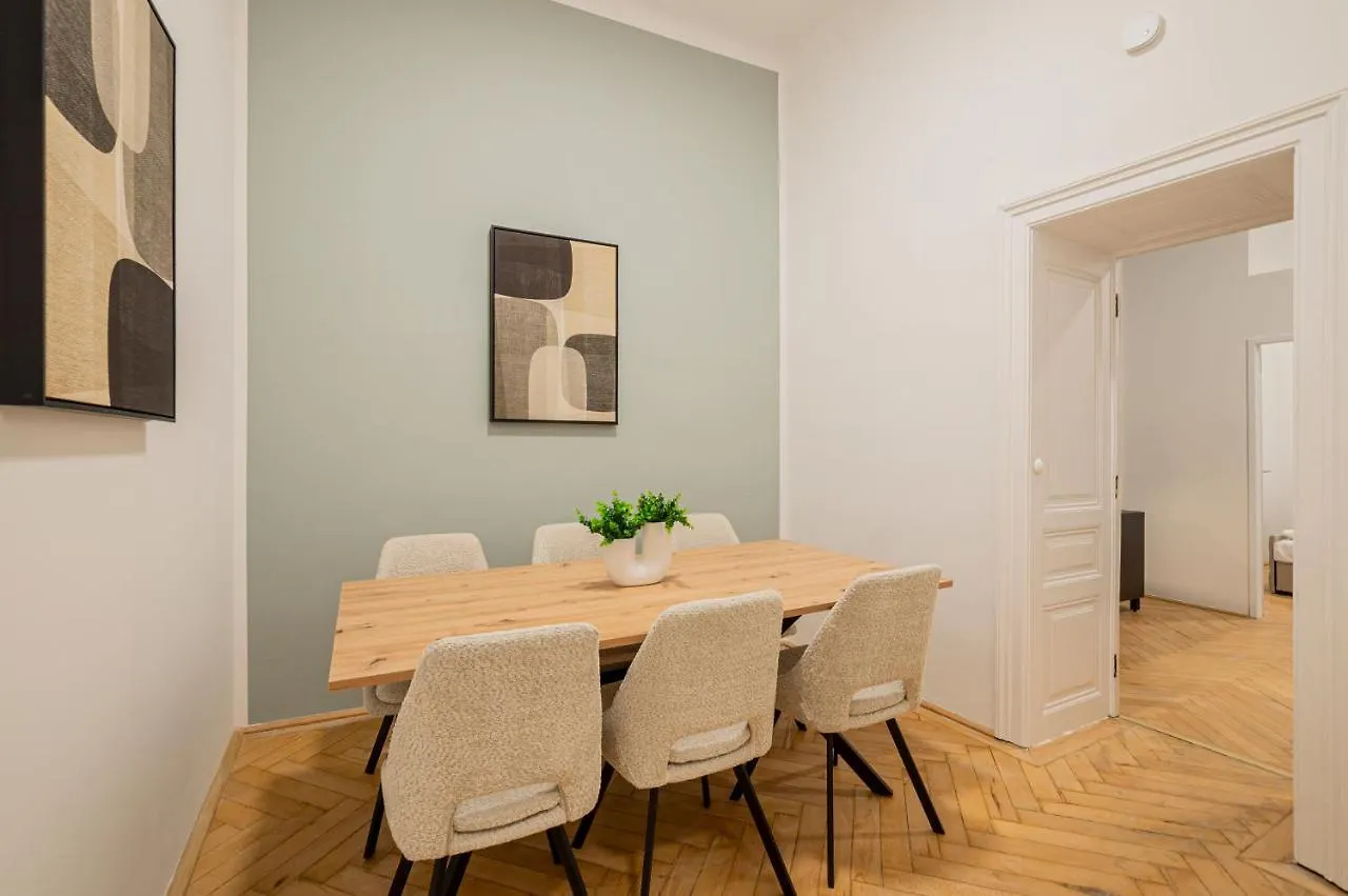 Apartment Charming Apt Perfect For 4-6 Tram, Self-Checkin Vienna Austria