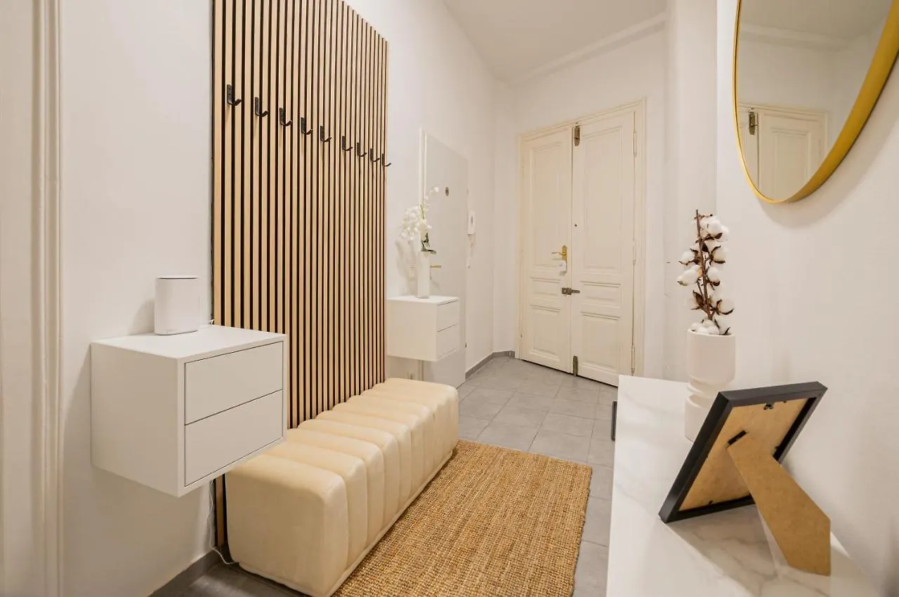 Charming Apt Perfect For 4-6 Tram, Self-Checkin Vienna