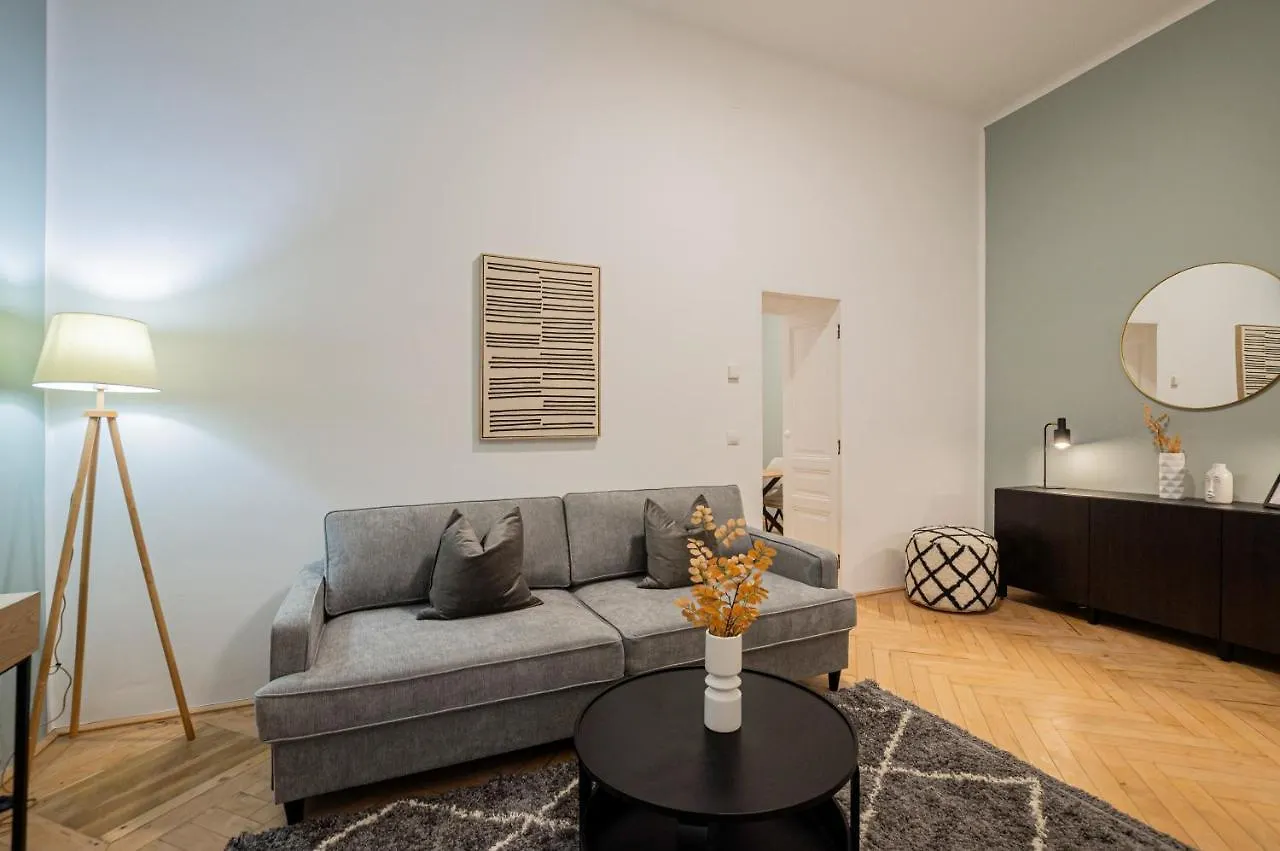 Apartment Charming Apt Perfect For 4-6 Tram, Self-Checkin Vienna
