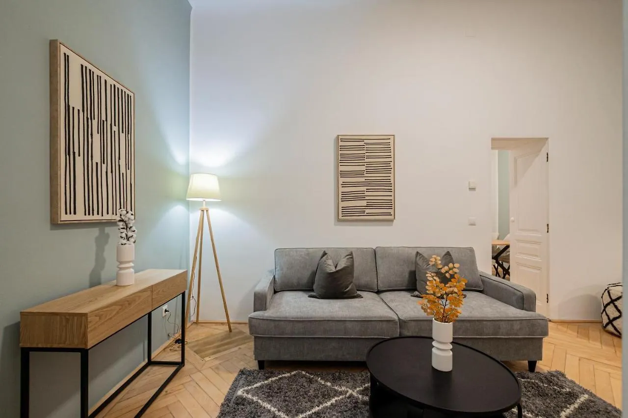 Charming Apt Perfect For 4-6 Tram, Self-Checkin Vienna