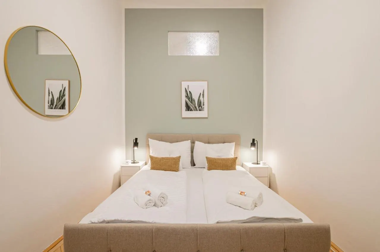 Charming Apt Perfect For 4-6 Tram, Self-Checkin Vienna Austria