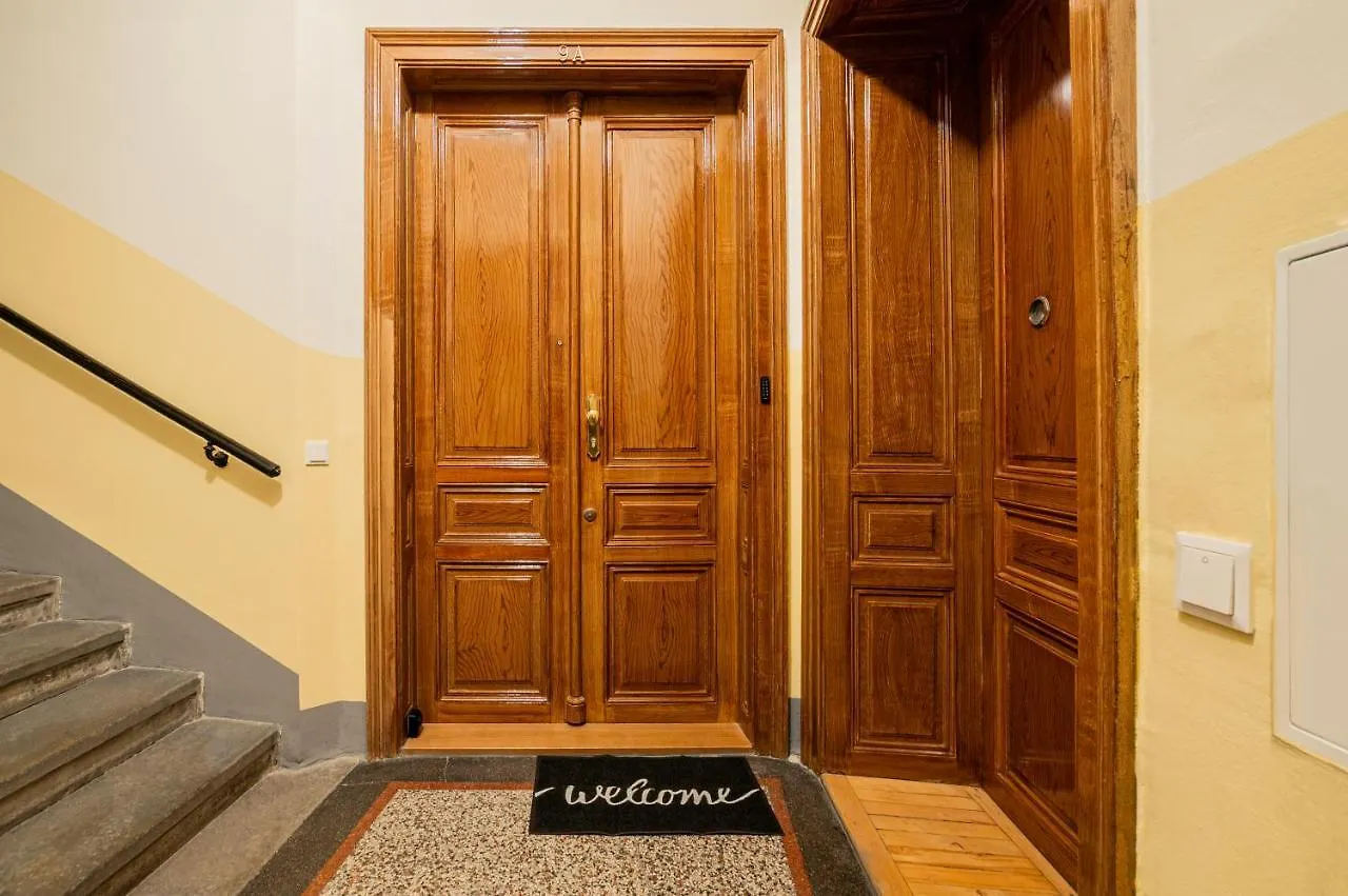 Charming Apt Perfect For 4-6 Tram, Self-Checkin Vienna Apartment